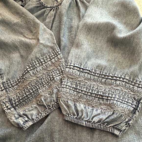 Lauren Conrad Blue Chambray Acid Wash Long Sleeve Ruffle Pullover Size Large - Picture 9 of 10